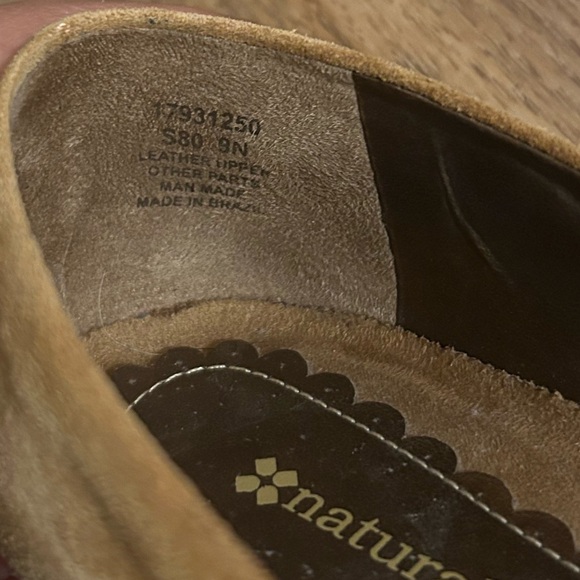 Naturalizer Tan Flats with Gold Detail - Picture 4 of 7